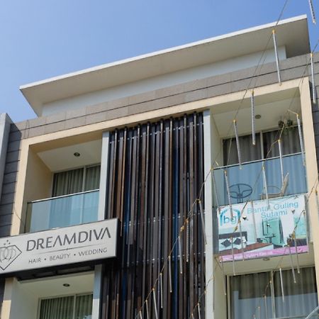 Reddoorz Near Setrasari Mall 4 Bandung Kültér fotó
